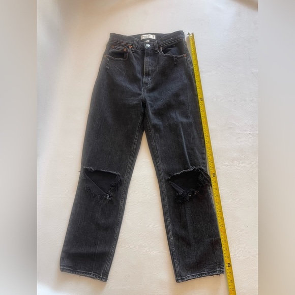 Abercrombie & Fitch Curve Love Ultra High Rise Ankle Straight Jeans - Black. - Picture 12 of 13